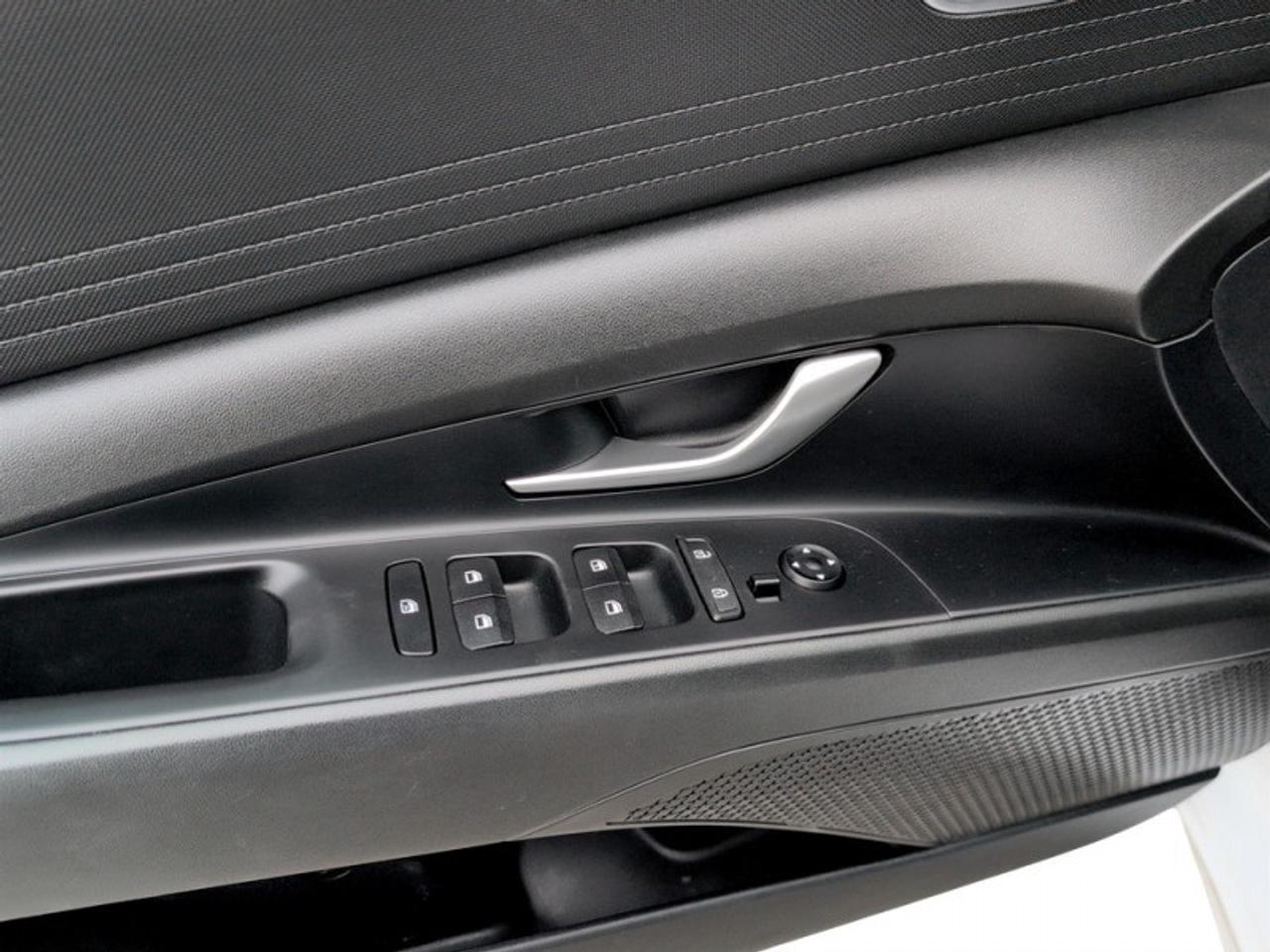 2021 Hyundai Elantra Essential  *VERY CLEAN - LOW KMS* Photo