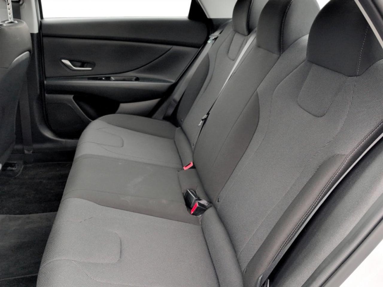 2021 Hyundai Elantra Essential  *VERY CLEAN - LOW KMS* Photo