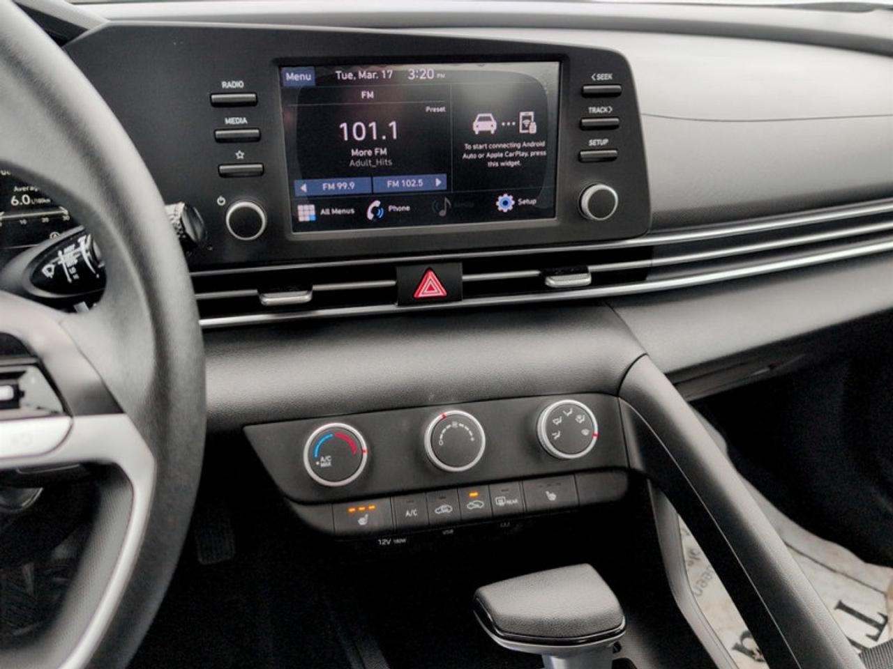 2021 Hyundai Elantra Essential  *VERY CLEAN - LOW KMS* Photo