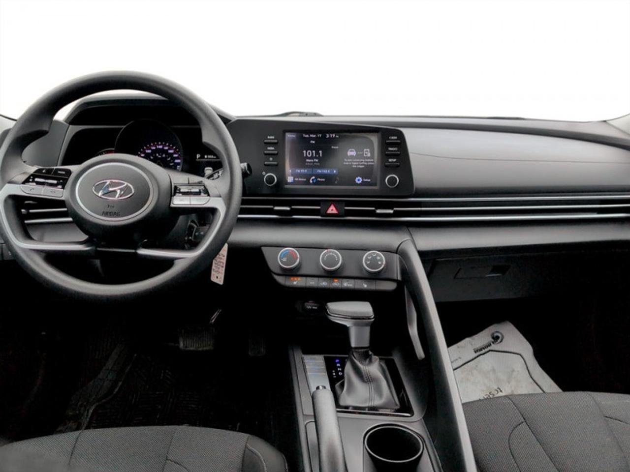 2021 Hyundai Elantra Essential  *VERY CLEAN - LOW KMS* Photo