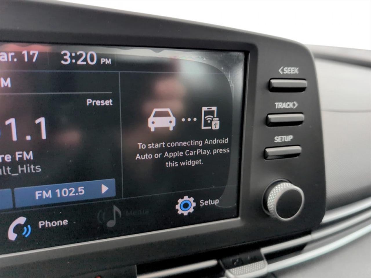 2021 Hyundai Elantra Essential  *VERY CLEAN - LOW KMS* Photo