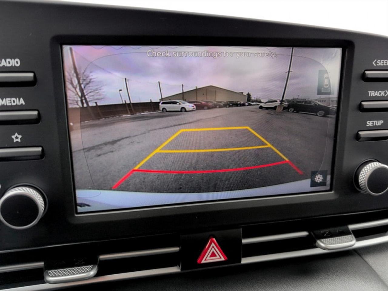 2021 Hyundai Elantra Essential  *VERY CLEAN - LOW KMS* Photo