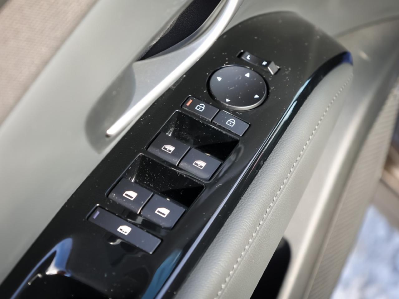 2025 Hyundai Tucson Hybrid Ultimate AWD  - Sunroof - $279 B/W Photo