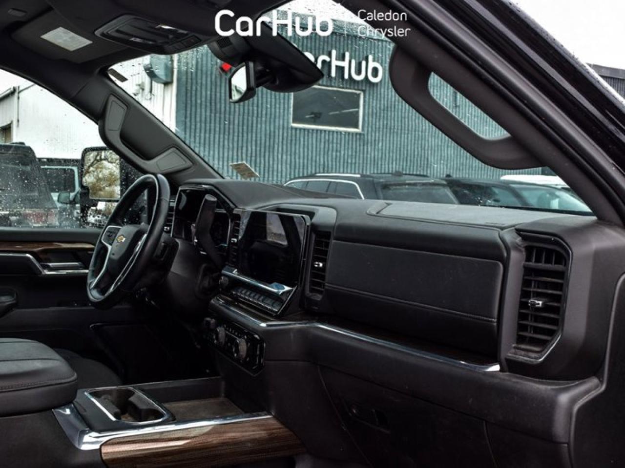 2024 Chevrolet Silverado 2500 HD LT4WD Crew Cab 159" 6.6L 5 passengers with captain chair Photo