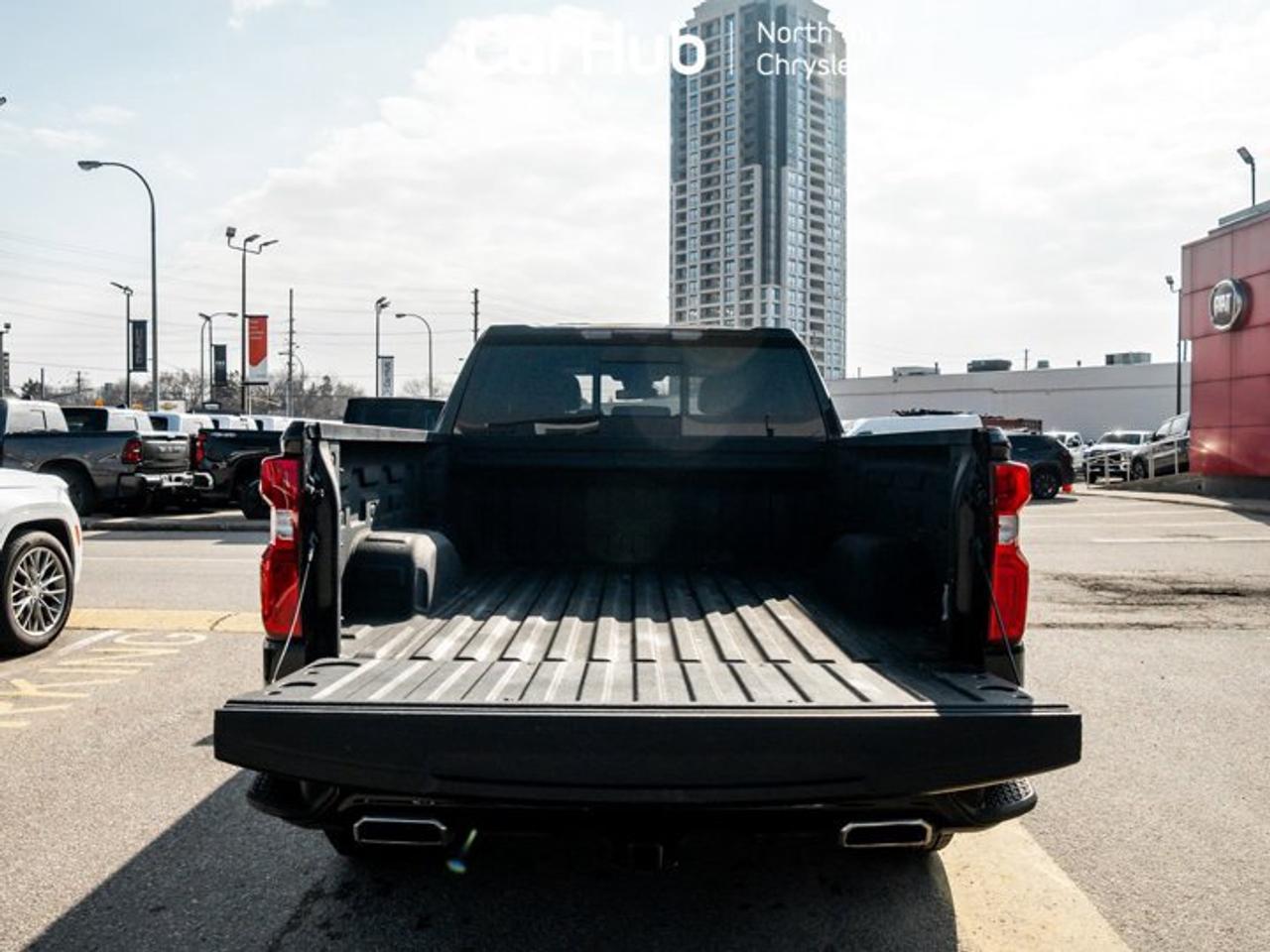 2023 Chevrolet Silverado 1500 High Country 157" 6.2L V8 13.4'' Screen Leather Captain Seats Photo