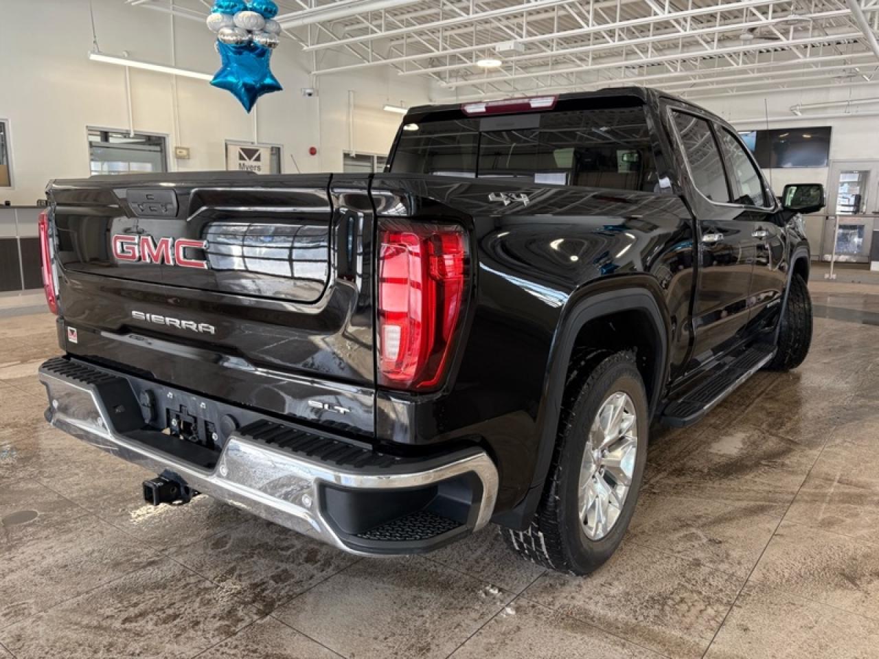2020 GMC Sierra 1500 SLT Photo2