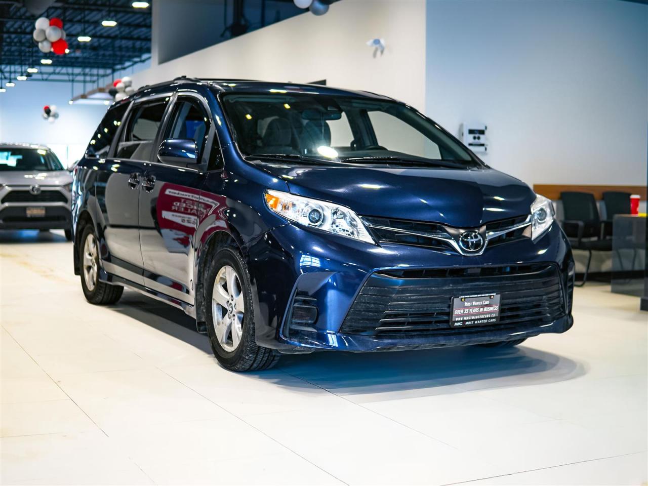 2019 Toyota Sienna LE | NO ACCIDENTS | ALLOYS | HEATED SEATS Photo3