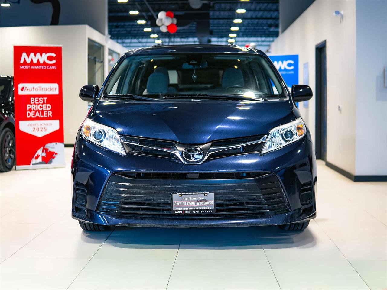 2019 Toyota Sienna LE | NO ACCIDENTS | ALLOYS | HEATED SEATS Photo2
