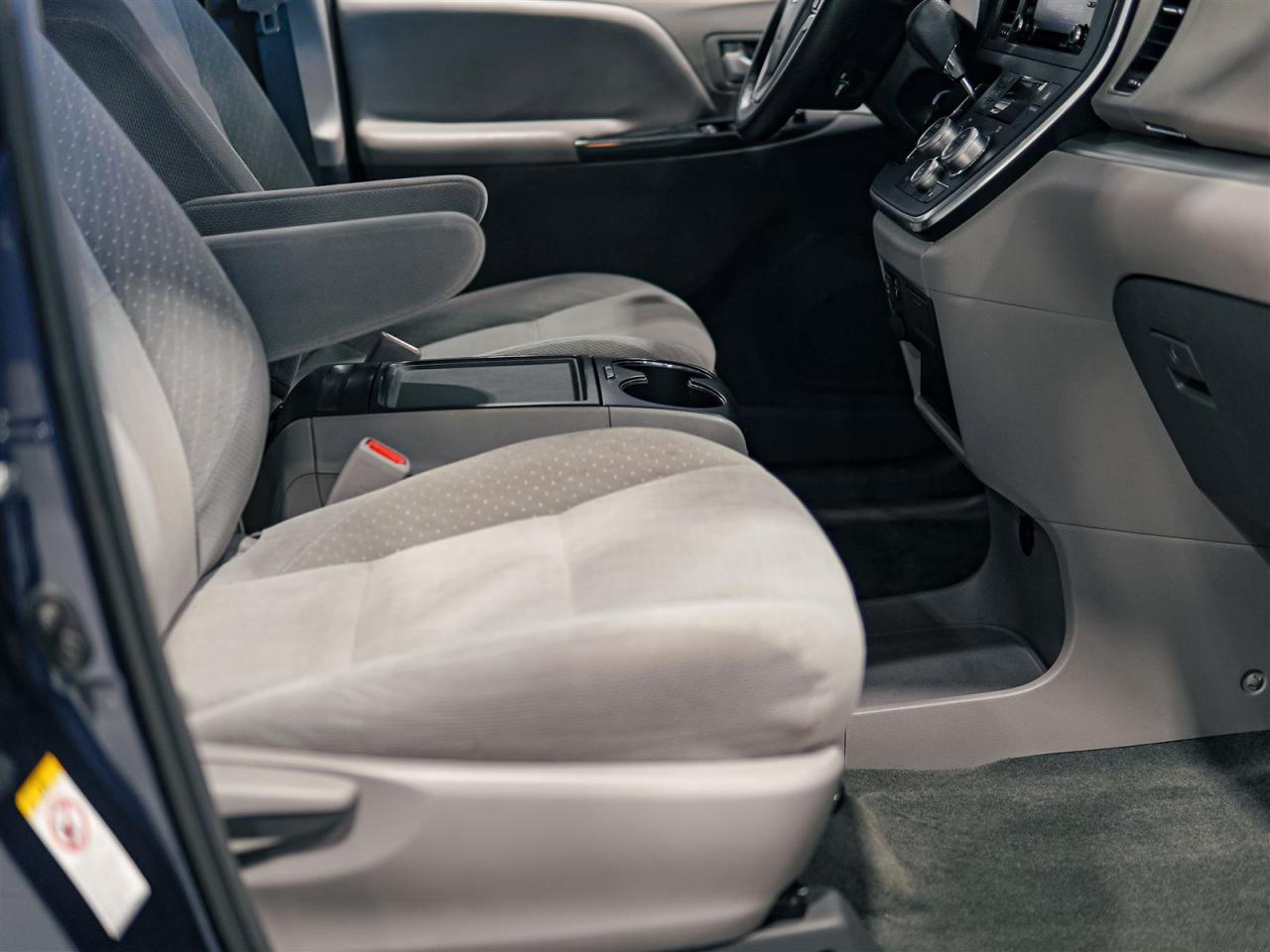 2019 Toyota Sienna LE | NO ACCIDENTS | ALLOYS | HEATED SEATS Photo