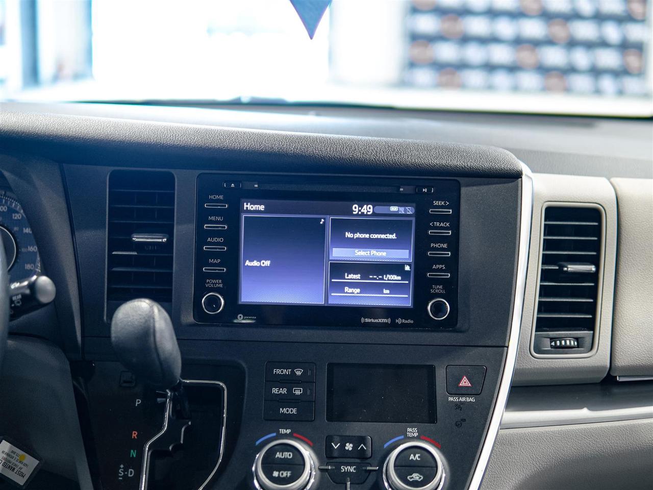 2019 Toyota Sienna LE | NO ACCIDENTS | ALLOYS | HEATED SEATS Photo