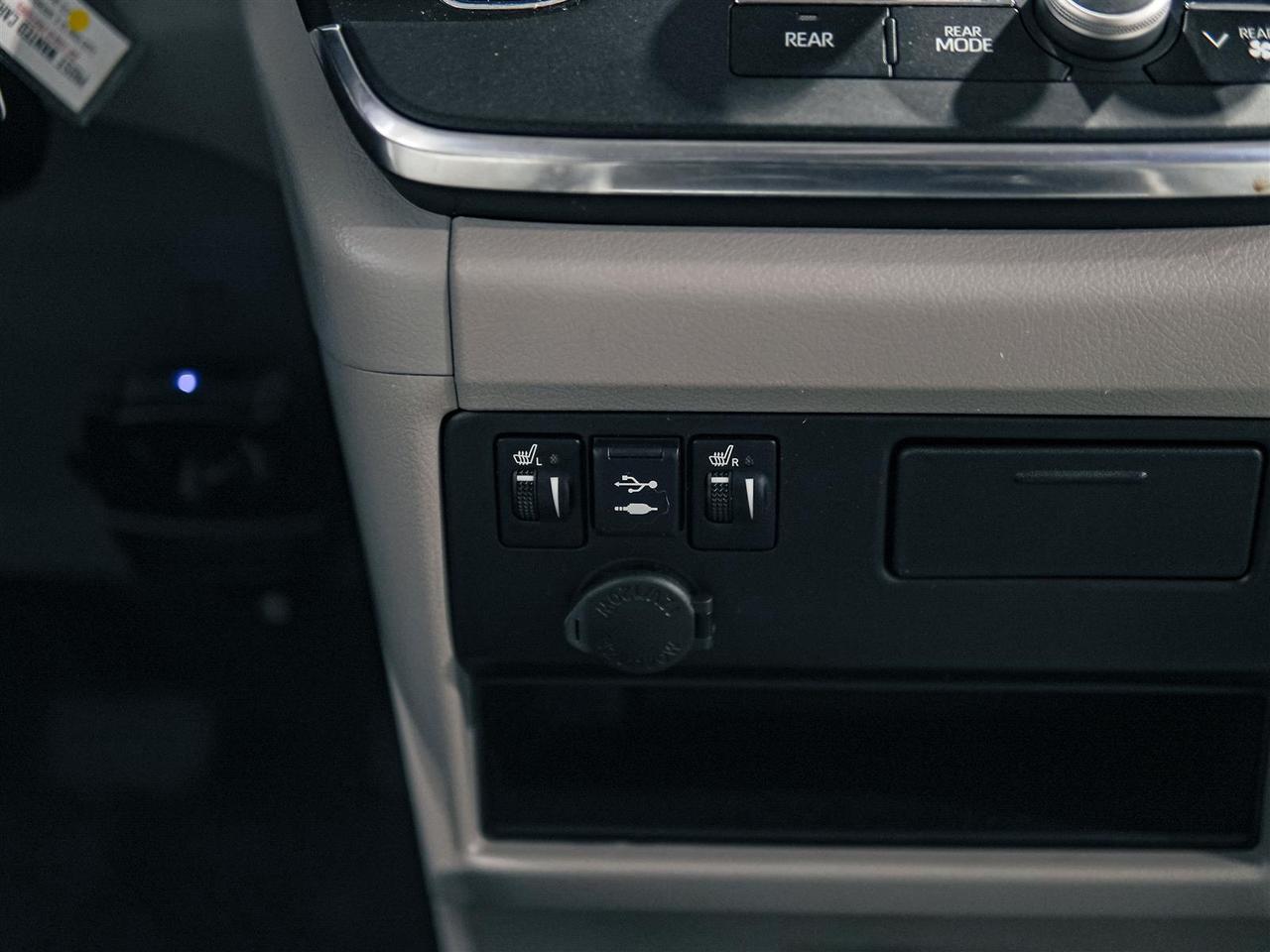 2019 Toyota Sienna LE | NO ACCIDENTS | ALLOYS | HEATED SEATS Photo