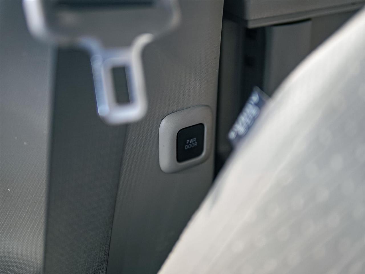 2019 Toyota Sienna LE | NO ACCIDENTS | ALLOYS | HEATED SEATS Photo