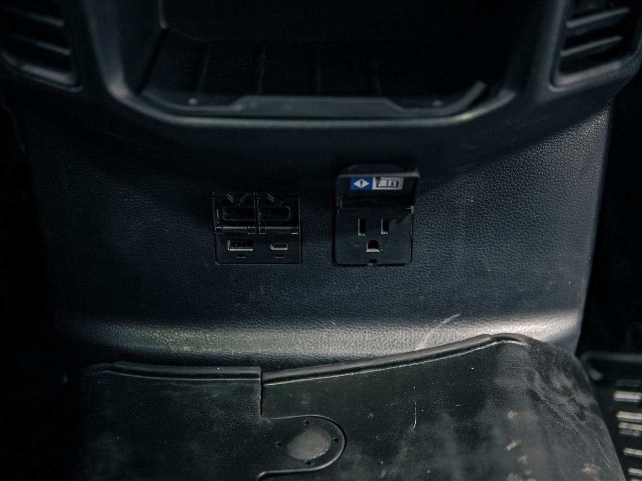 2022 Toyota Tundra CREW MAX | LIMITED | TRD | 4X4 | NO ACCIDENTS Photo