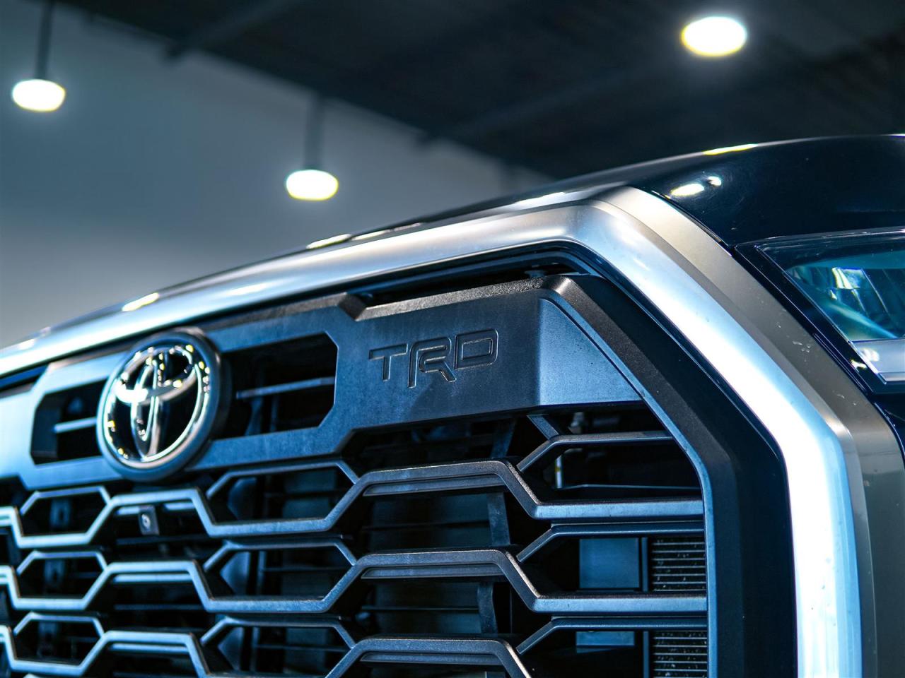 2022 Toyota Tundra CREW MAX | LIMITED | TRD | 4X4 | NO ACCIDENTS Photo