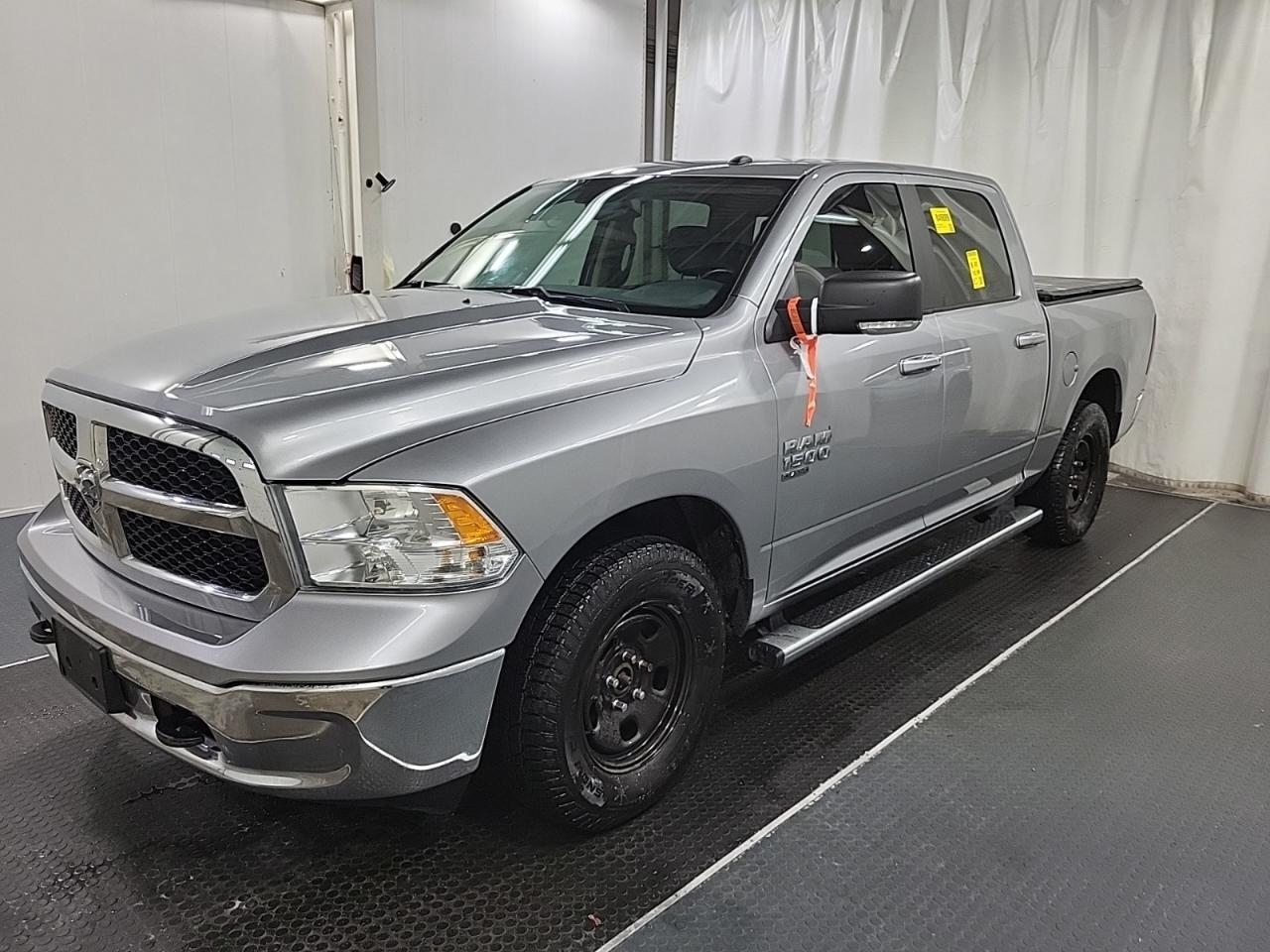 2020 RAM 1500 Classic SLT CREW CAB | 4X4 | LUX PKG | NO ACCIDENTS Photo2