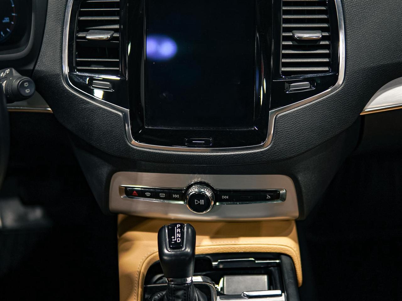 2018 Volvo XC90 MOMENTUM PLUS | VISION PKG | CONV PKG | AWD | NO ACCIDENTS Photo