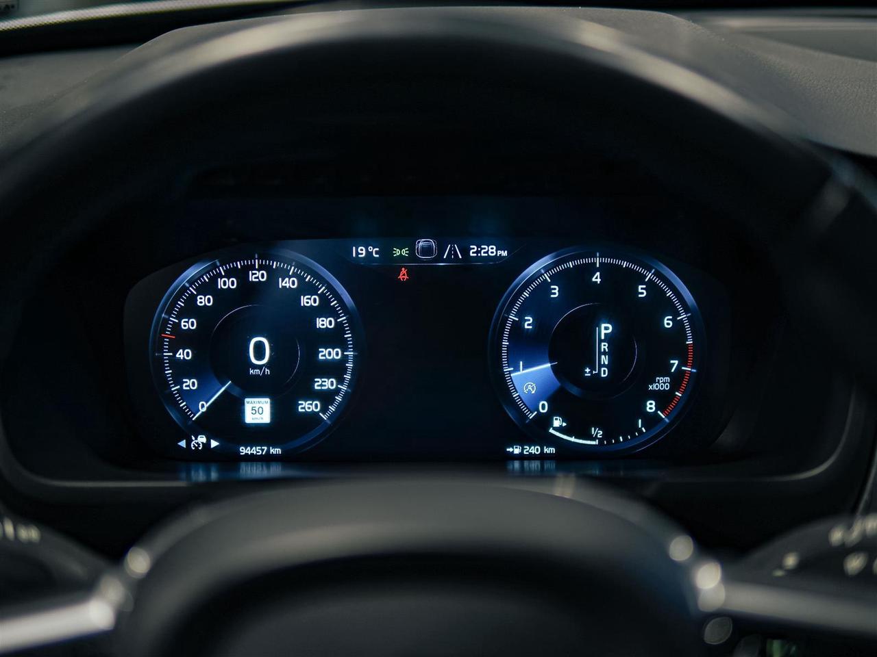 2018 Volvo XC90 MOMENTUM PLUS | VISION PKG | CONV PKG | AWD | NO ACCIDENTS Photo