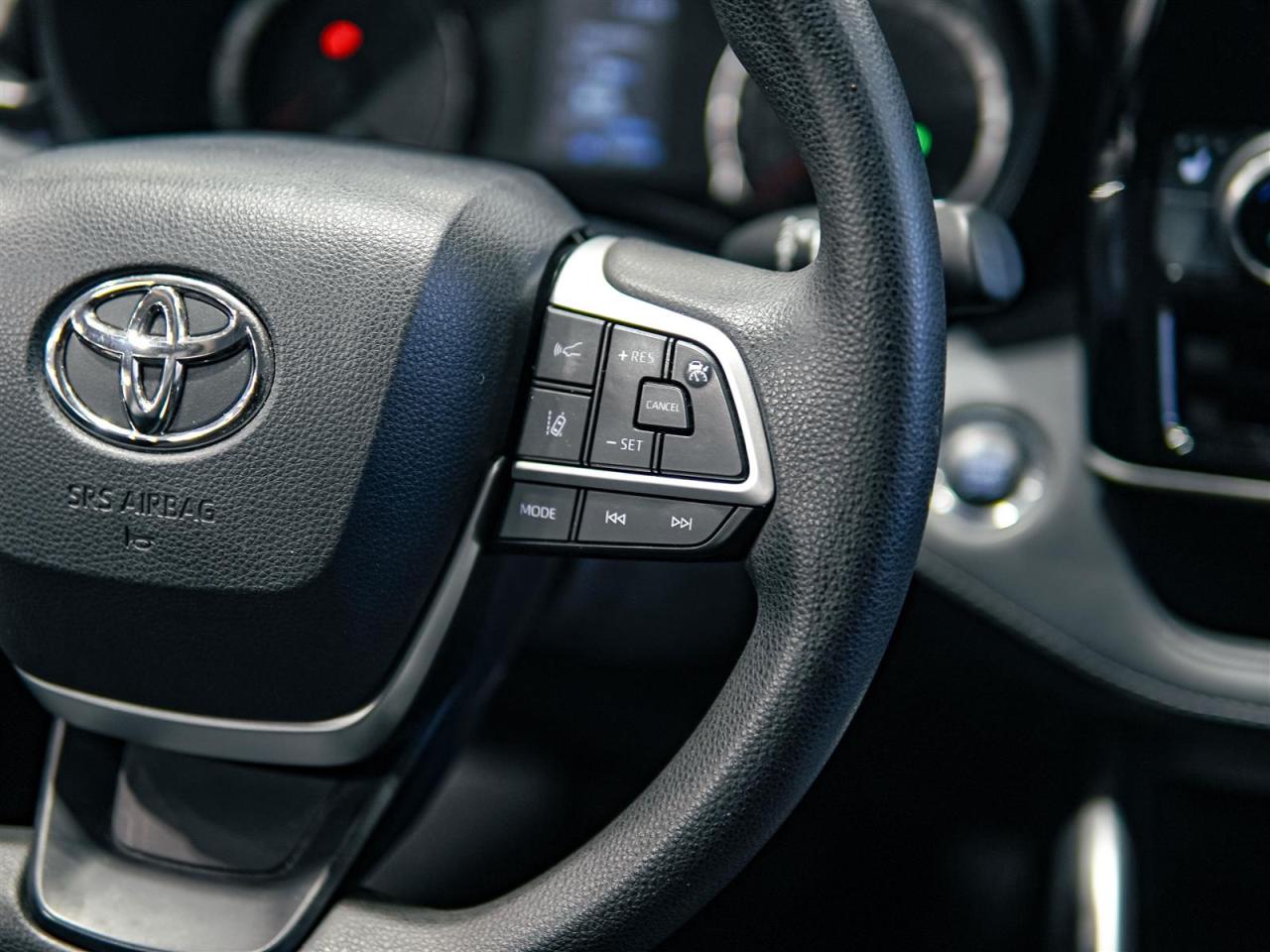 2022 Toyota Highlander LE AWD | NO ACCIDENTS | BLIND SPOT | ALLOYS Photo