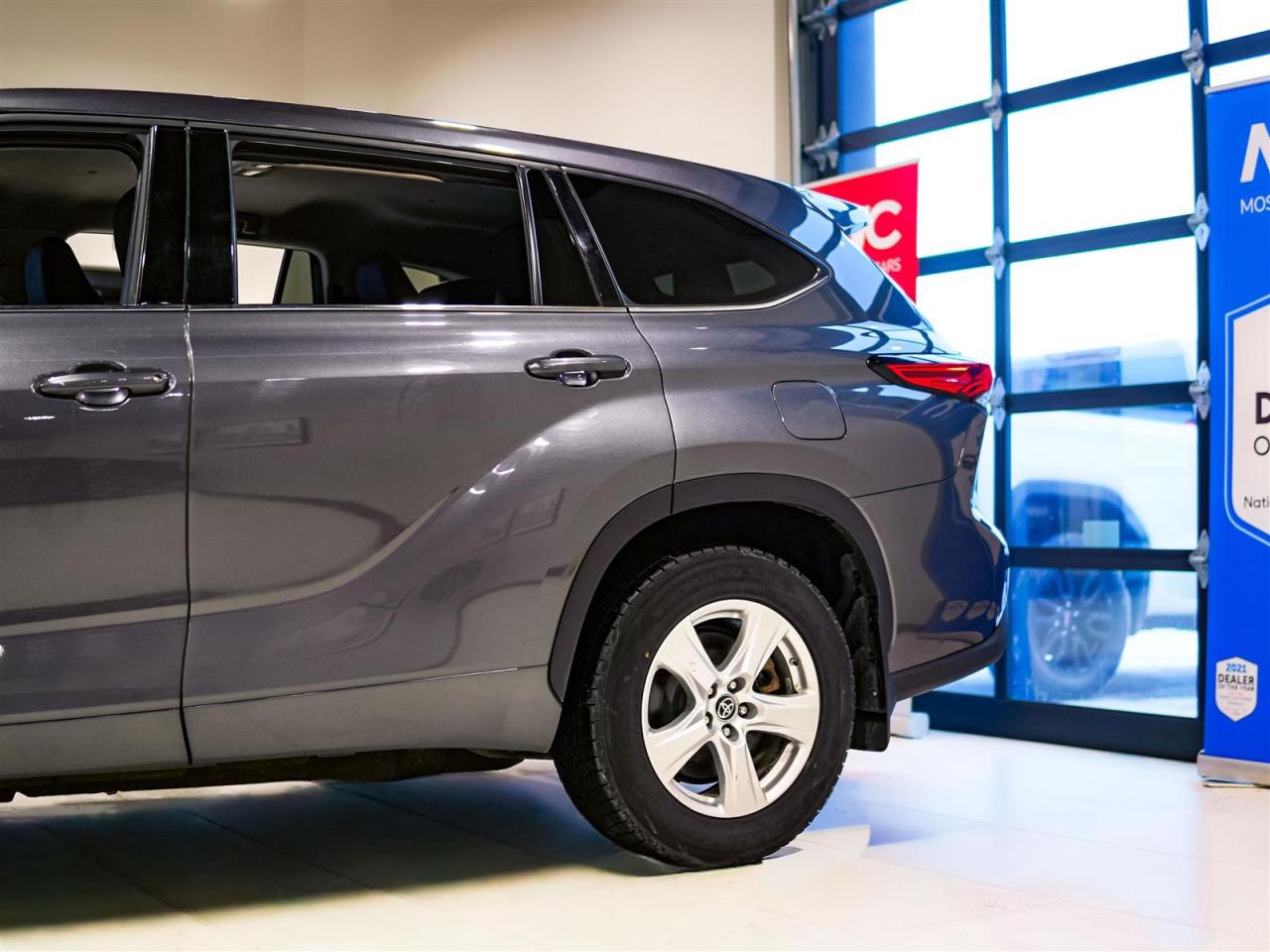 2022 Toyota Highlander LE AWD | NO ACCIDENTS | BLIND SPOT | ALLOYS Photo