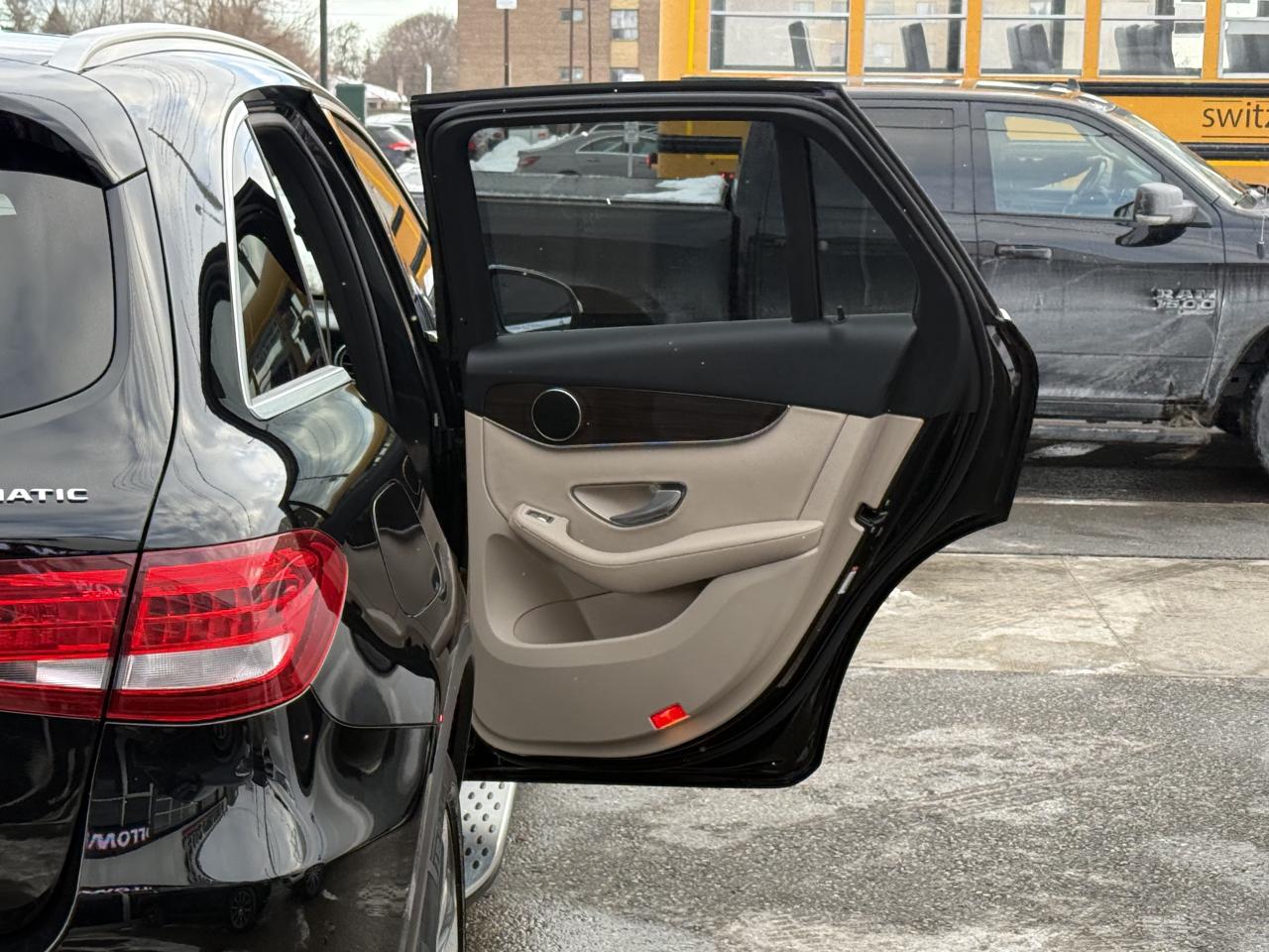 2017 Mercedes-Benz GLC-Class 300 | PREMIUM | PANO | NAVI | LOADED Photo