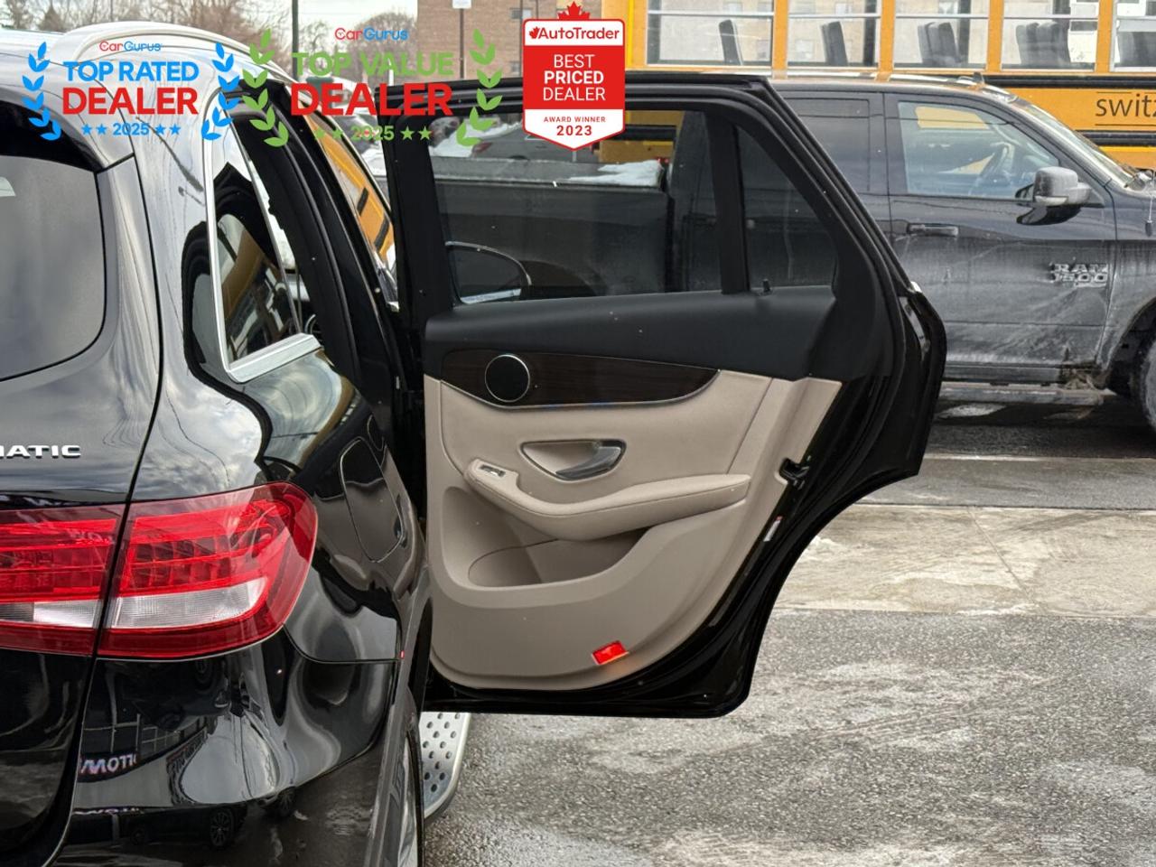 2017 Mercedes-Benz GLC-Class 300 | PREMIUM | PANO | NAVI | LOADED Photo