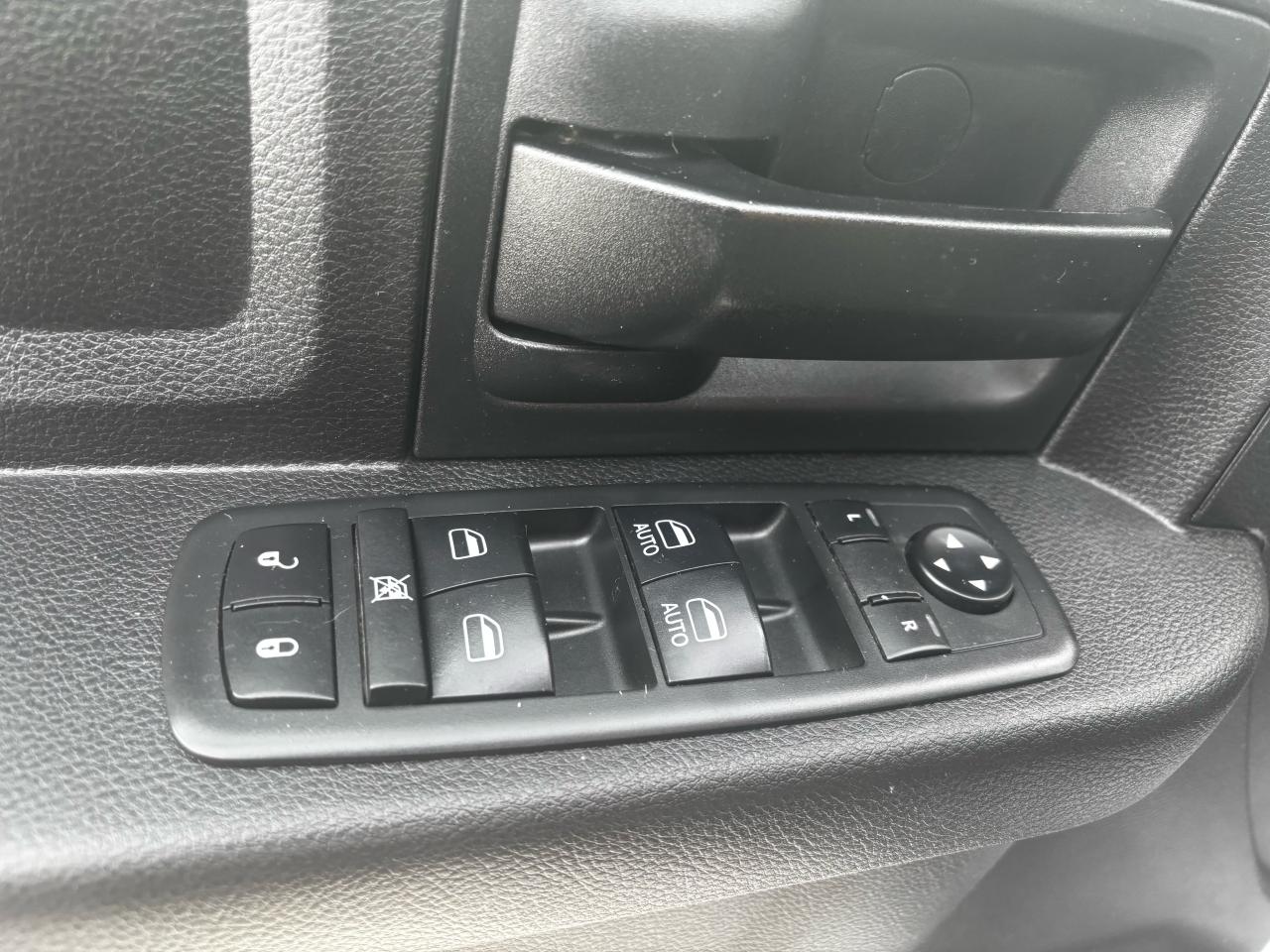 2017 RAM 1500 Express, Full Crew Cab, 4 Wheel Drive, HEMI,5.5 Ft Photo