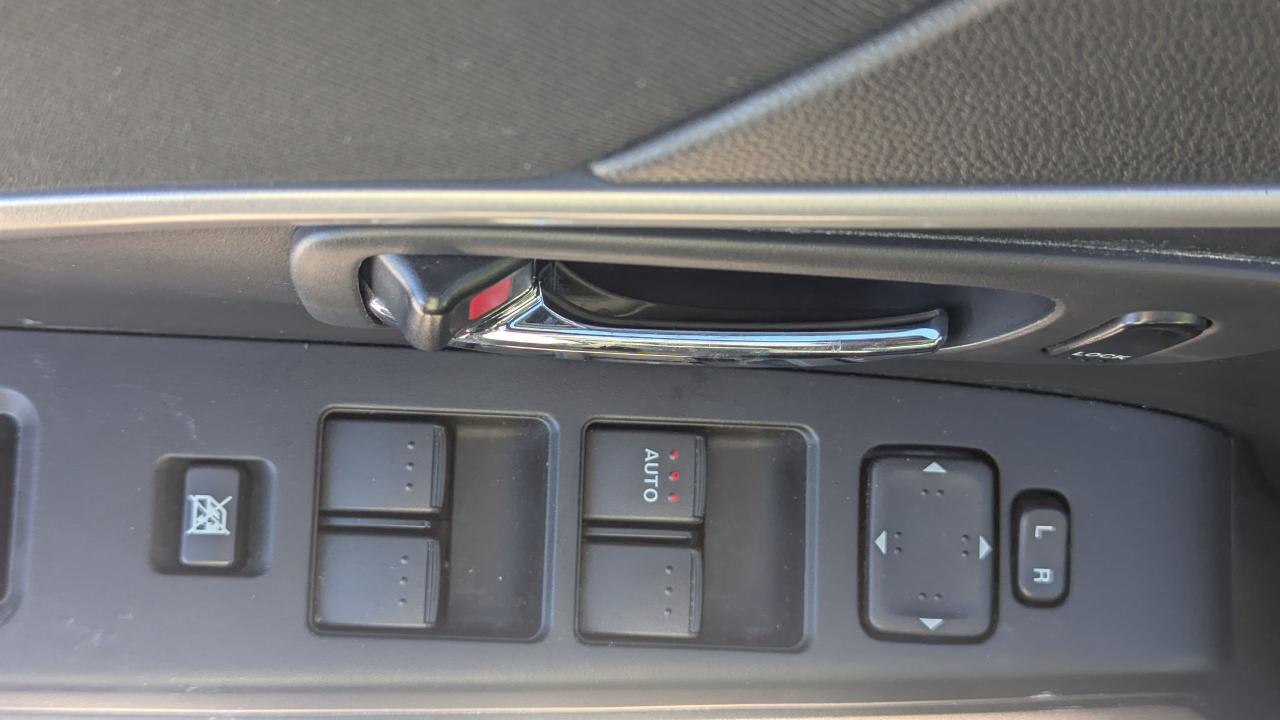 2017 Mazda MAZDA5 GS--ONE OWNER/LOW MILEAGE-- Photo