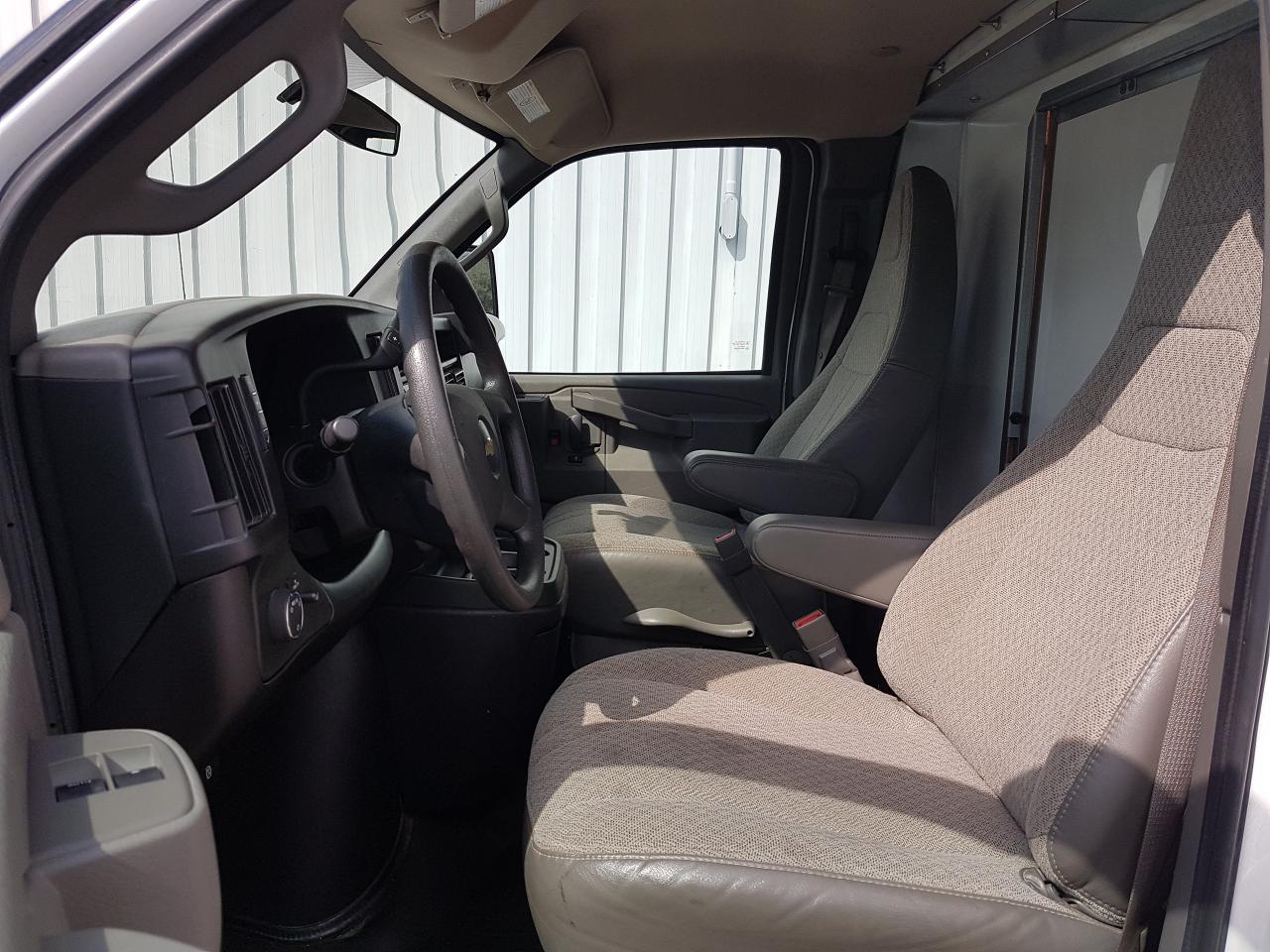 2023 Chevrolet Express Commercial Cutaway 3500 Cube Van *16FT UNICELL BOX* Photo