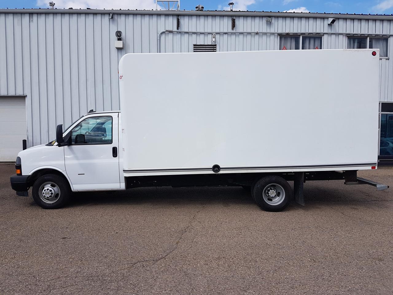 2023 Chevrolet Express Commercial Cutaway 3500 Cube Van *16FT UNICELL BOX* Photo