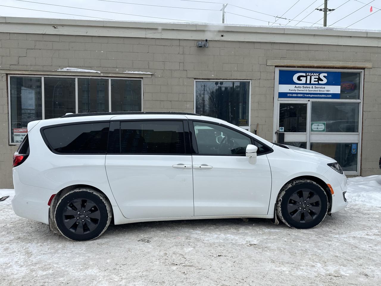 2020 Chrysler Pacifica Hybrid Limited Photo