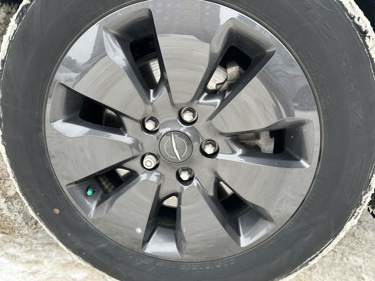 2020 Chrysler Pacifica Hybrid Limited Photo3