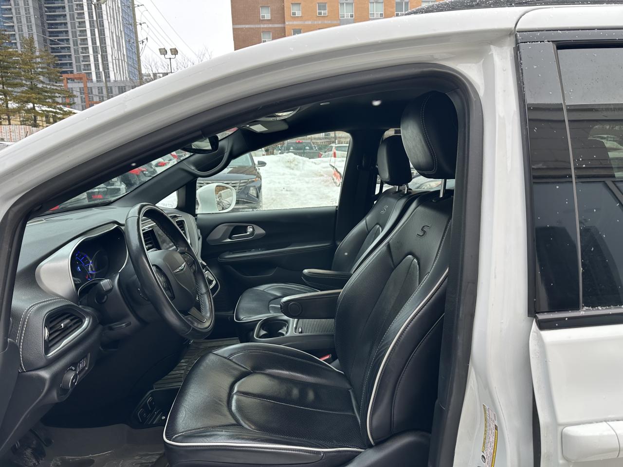 2020 Chrysler Pacifica Hybrid Limited Photo