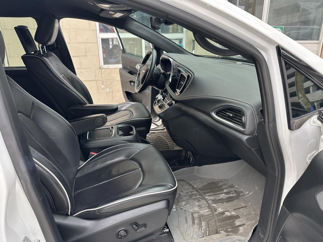 2020 Chrysler Pacifica Hybrid Limited Photo