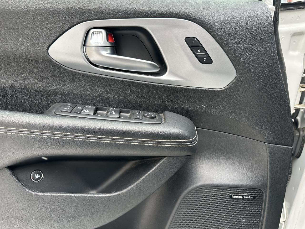 2020 Chrysler Pacifica Hybrid Limited Photo