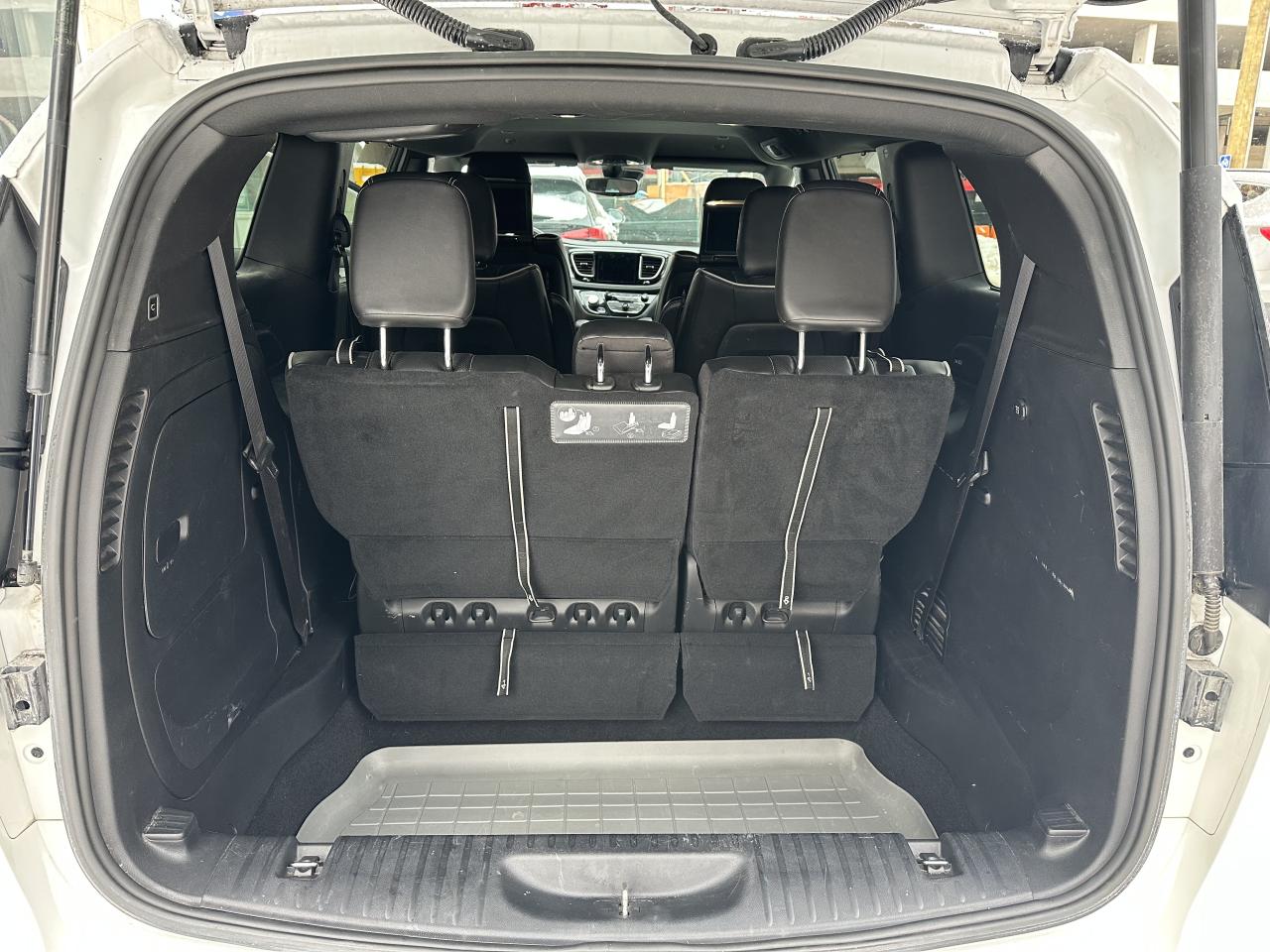 2020 Chrysler Pacifica Hybrid Limited Photo