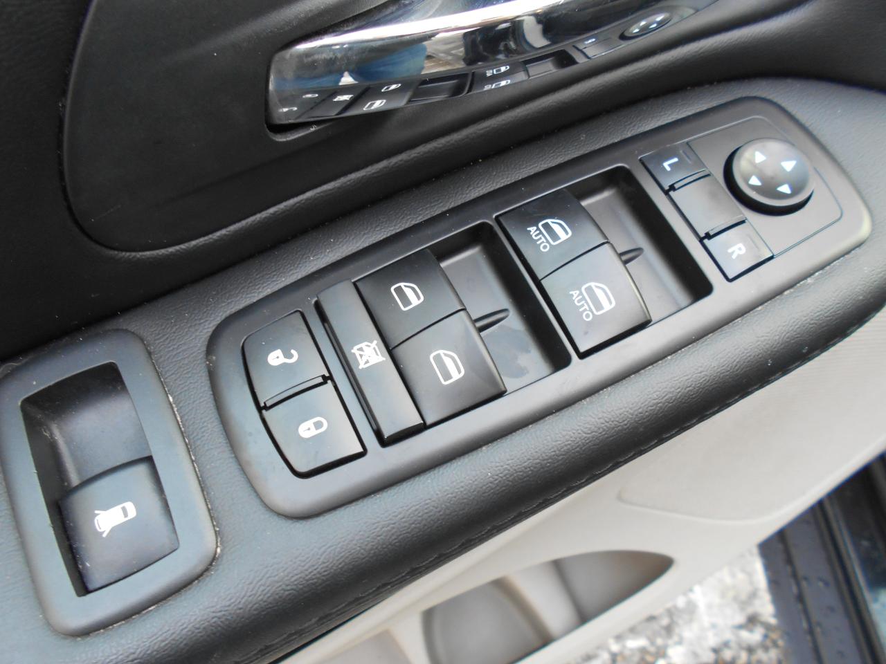 2020 Dodge Grand Caravan SXT PLUS-Wheelchair Accessible Rear Entry-Manual Photo