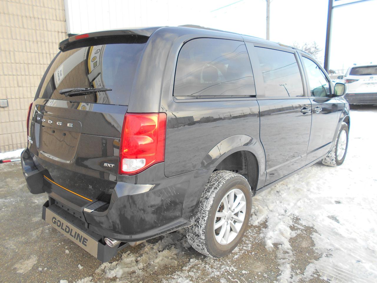 2020 Dodge Grand Caravan SXT PLUS-Wheelchair Accessible Rear Entry-Manual Photo3