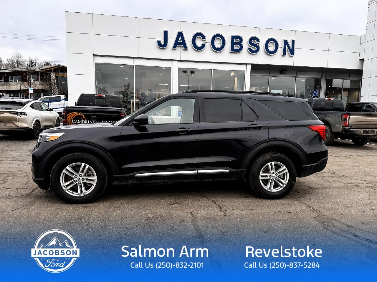 2022 Ford Explorer XLT Photo1