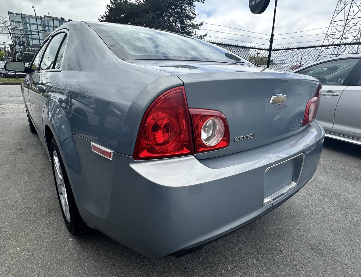 2009 Chevrolet Malibu 4dr Sdn LS w/1FL - Photo #3