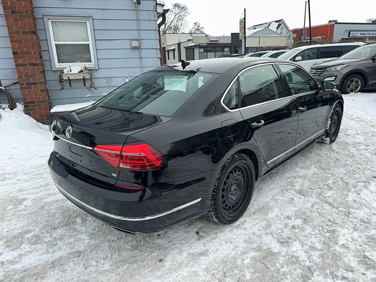 2016 Volkswagen Passat Execline Photo2