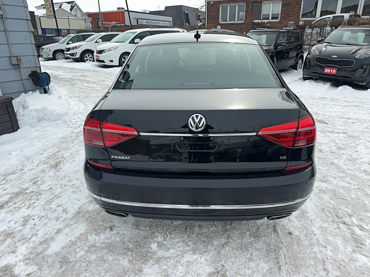 2016 Volkswagen Passat Execline Photo3