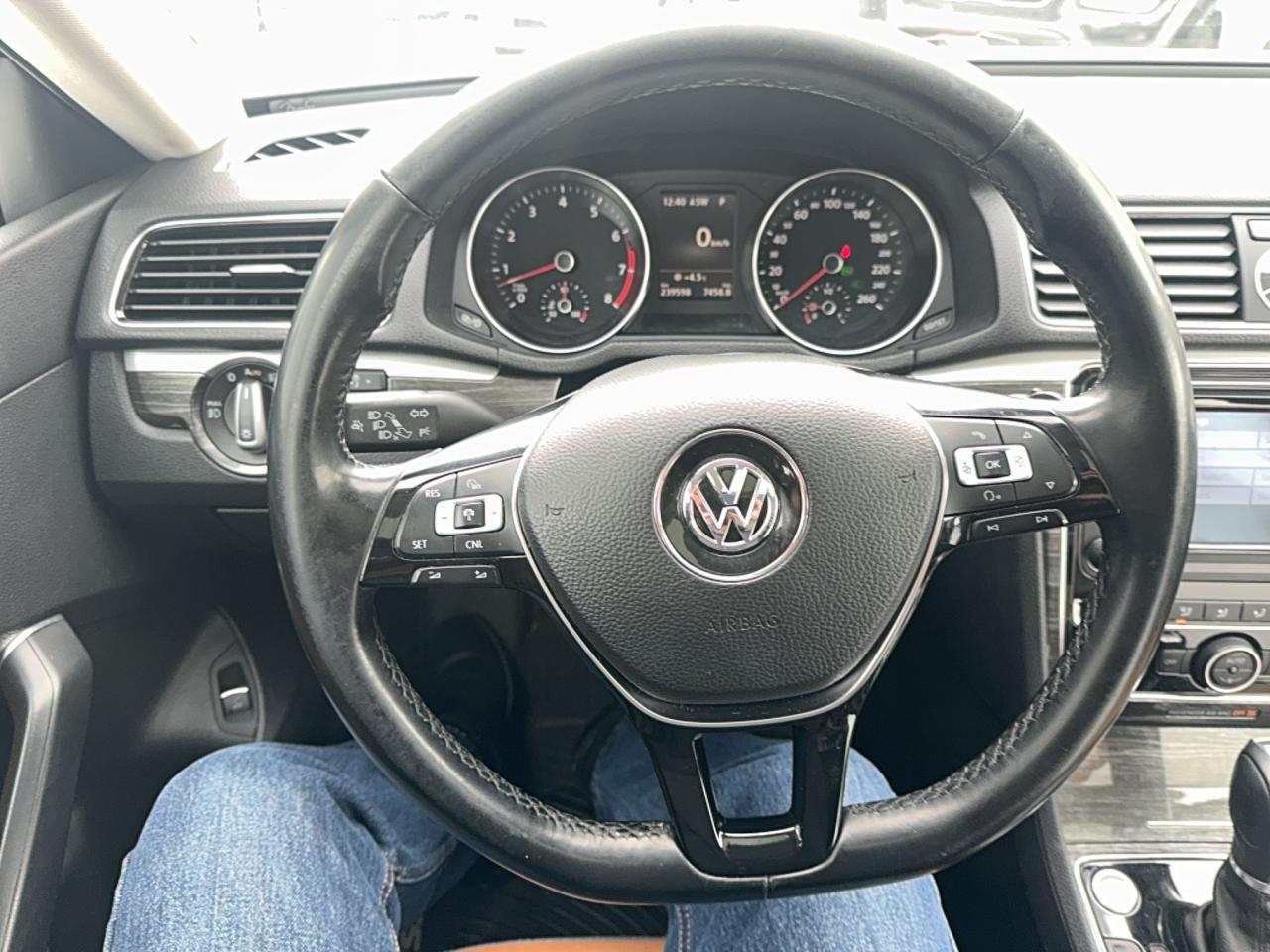 2016 Volkswagen Passat Execline Photo