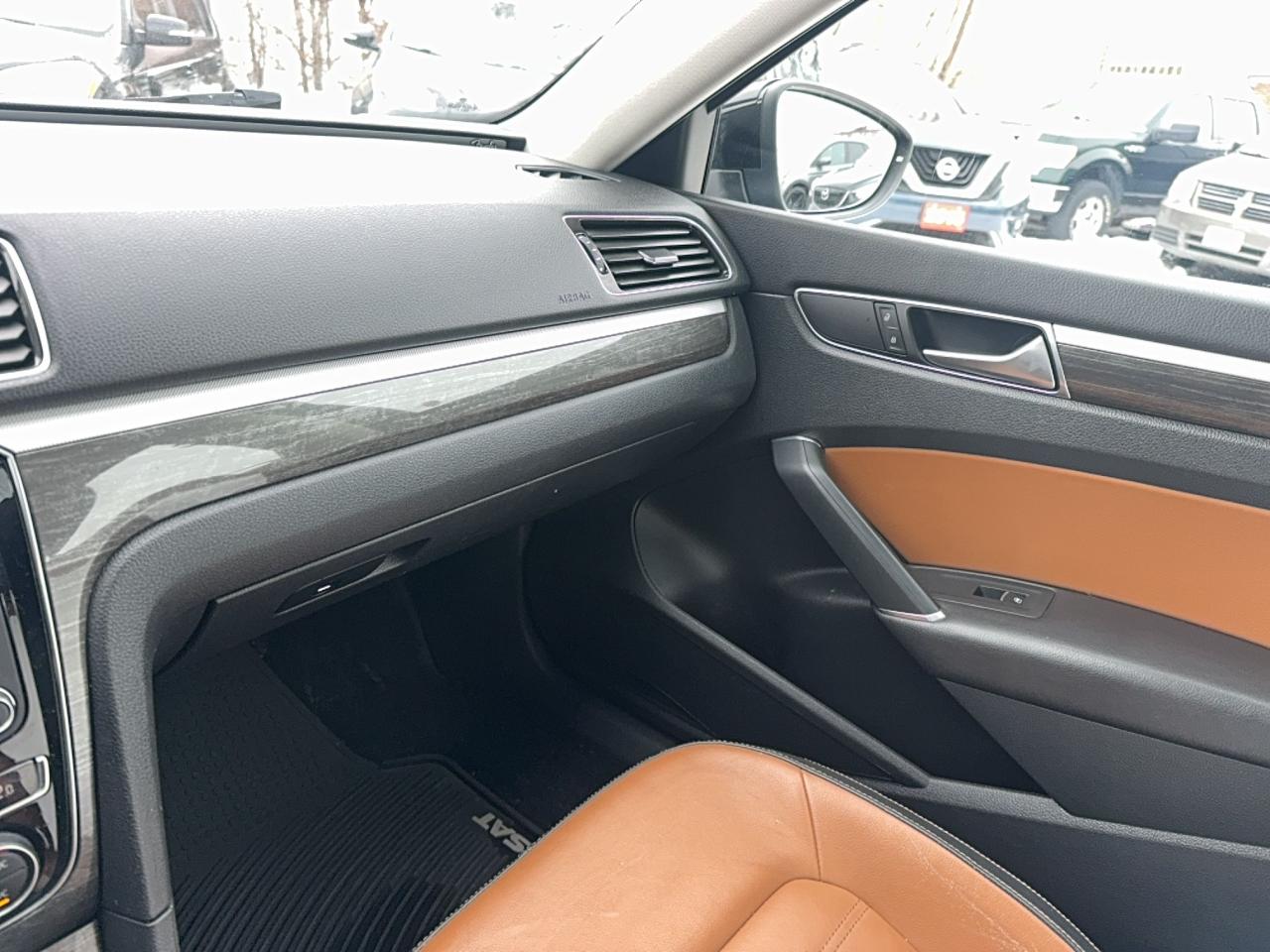 2016 Volkswagen Passat Execline Photo