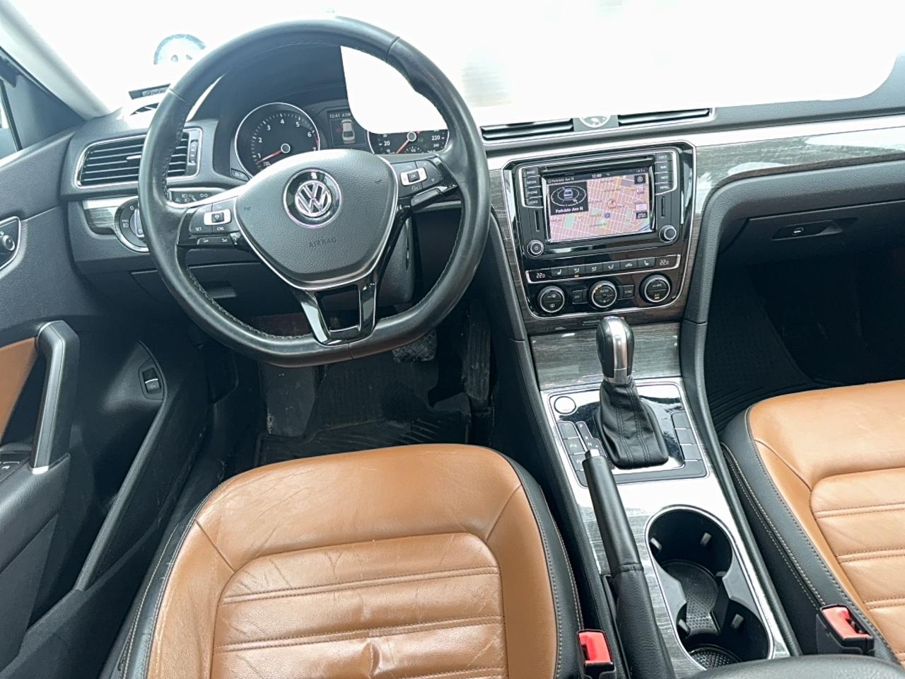 2016 Volkswagen Passat Execline Photo