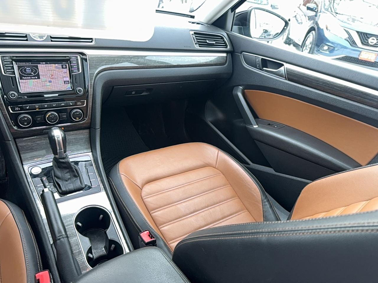 2016 Volkswagen Passat Execline Photo