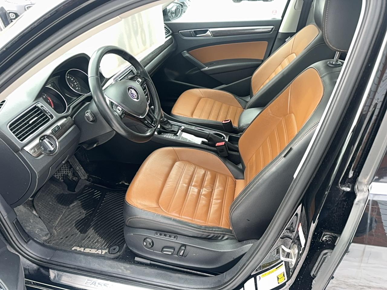 2016 Volkswagen Passat Execline Photo