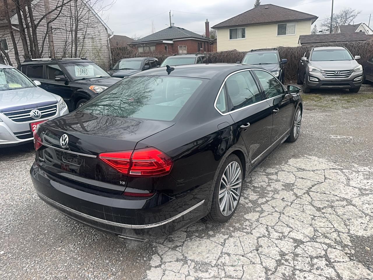 2016 Volkswagen Passat Execline Photo2