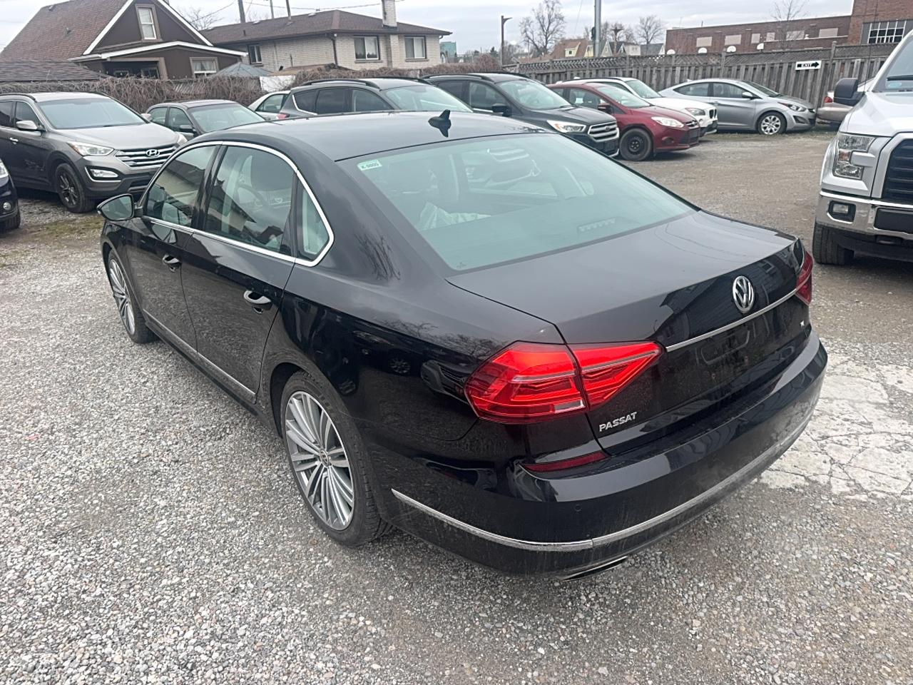 2016 Volkswagen Passat Execline Photo3