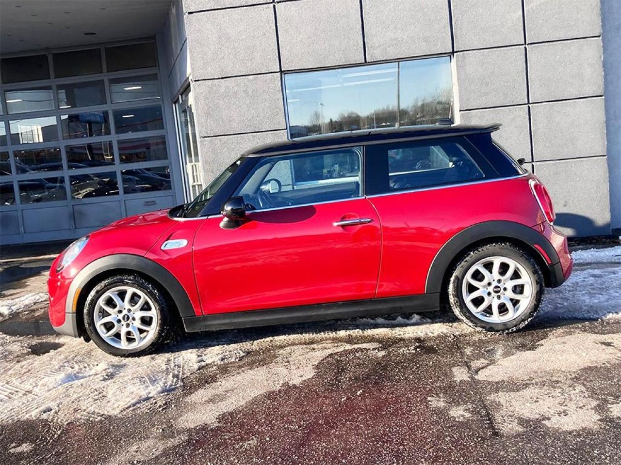 2015 MINI Cooper S|NAVIGATION|PANOROOF|LEATHER|ALLOYS Photo3