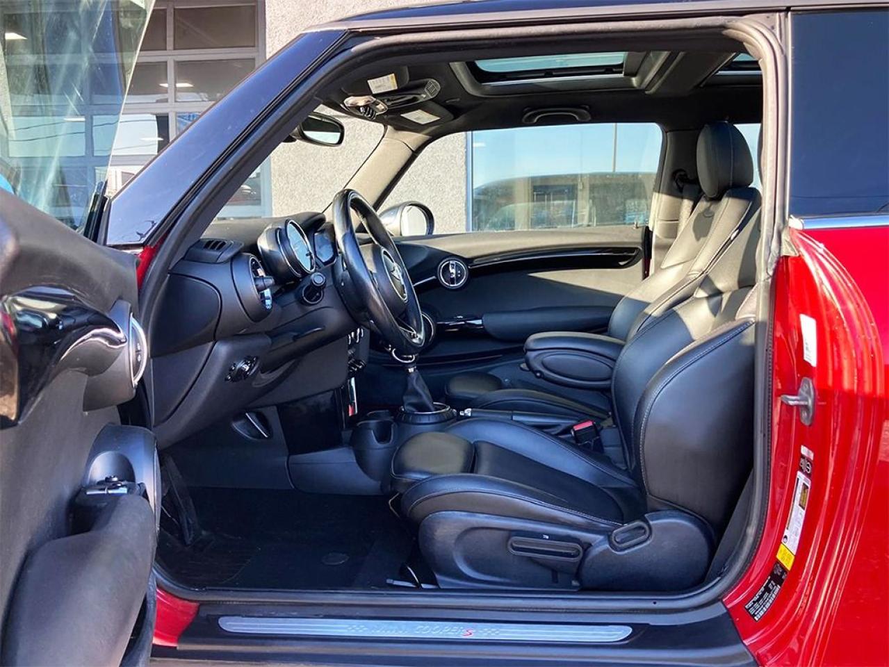 2015 MINI Cooper S|NAVIGATION|PANOROOF|LEATHER|ALLOYS Photo